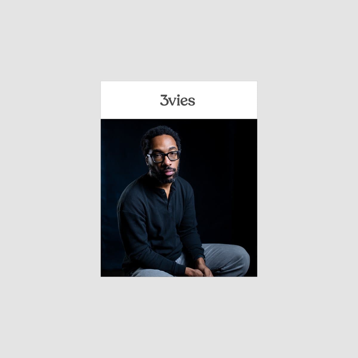 Cover of 3vies Volume 35, a seated man in glasses and a dark sweater against a black backdrop.